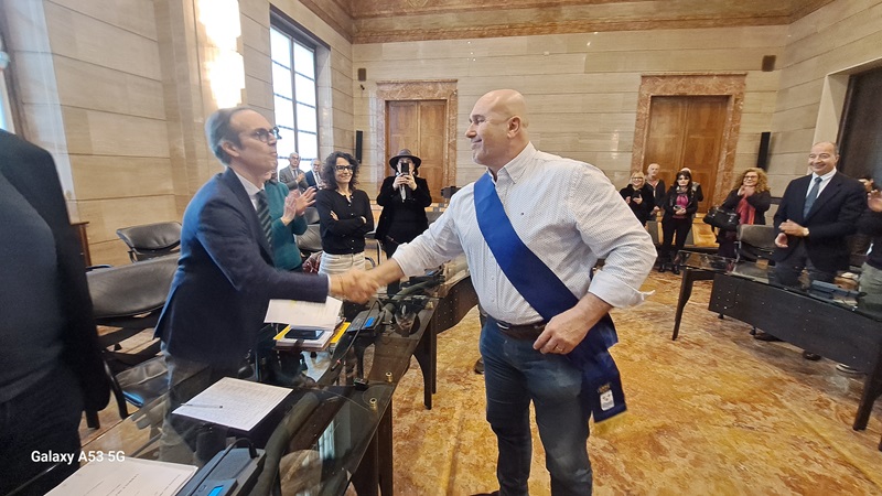 Immagine carousel $ {titolo}