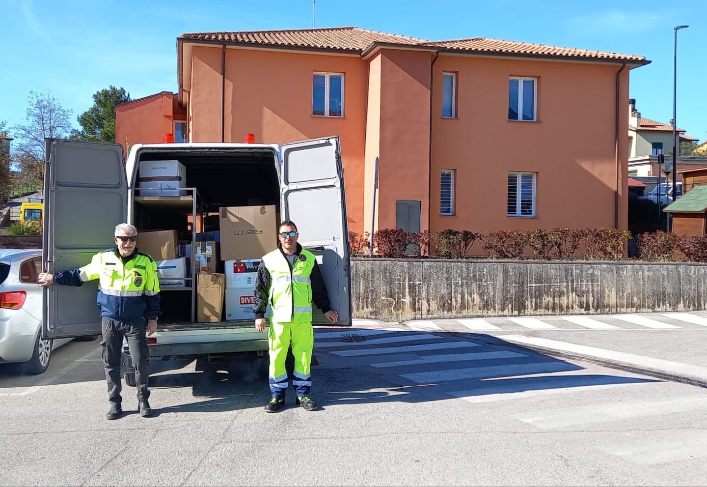 Avigliano, il furgone degli aiuti