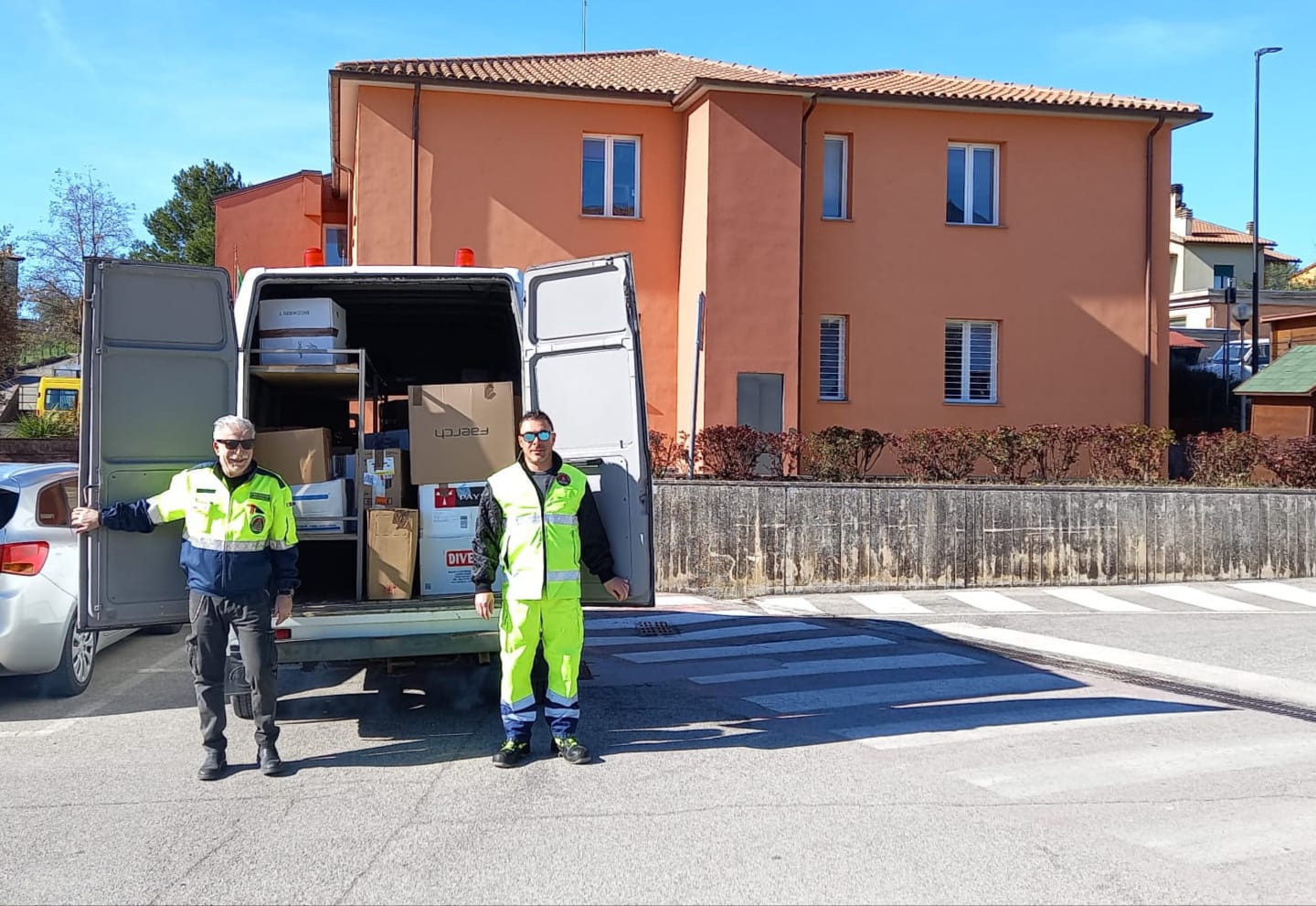 Avigliano, il furgone degli aiuti 