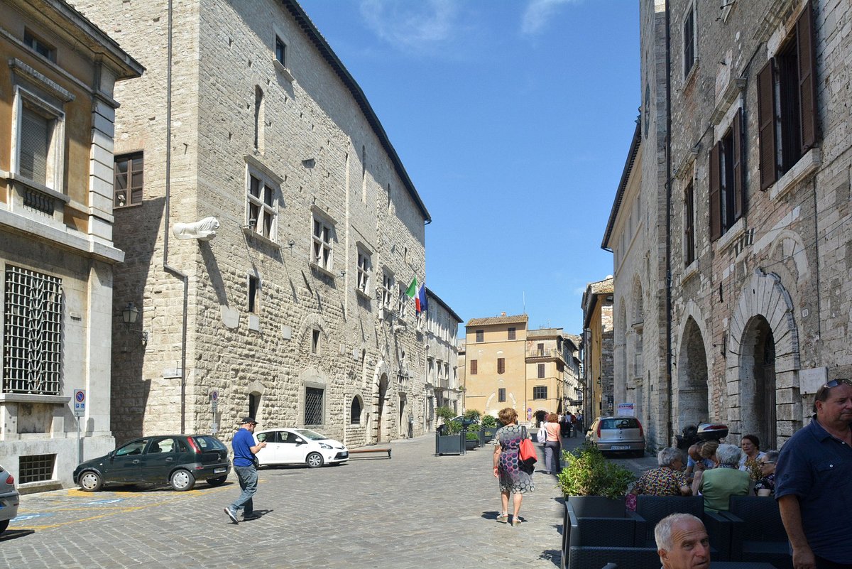 narni piazza dei priori