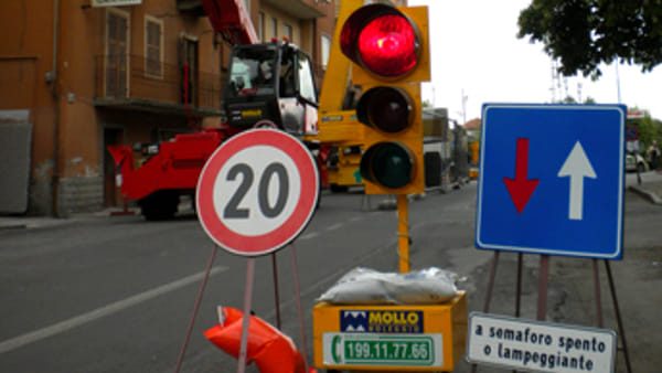 Un semaforo mobile sulla Pennese 